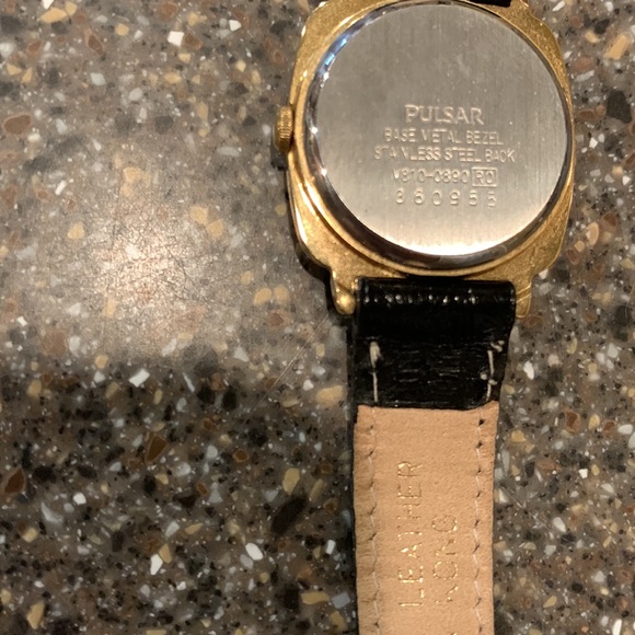 Pulsar Disney Minnie Mouse Watch - Picture 2 of 3